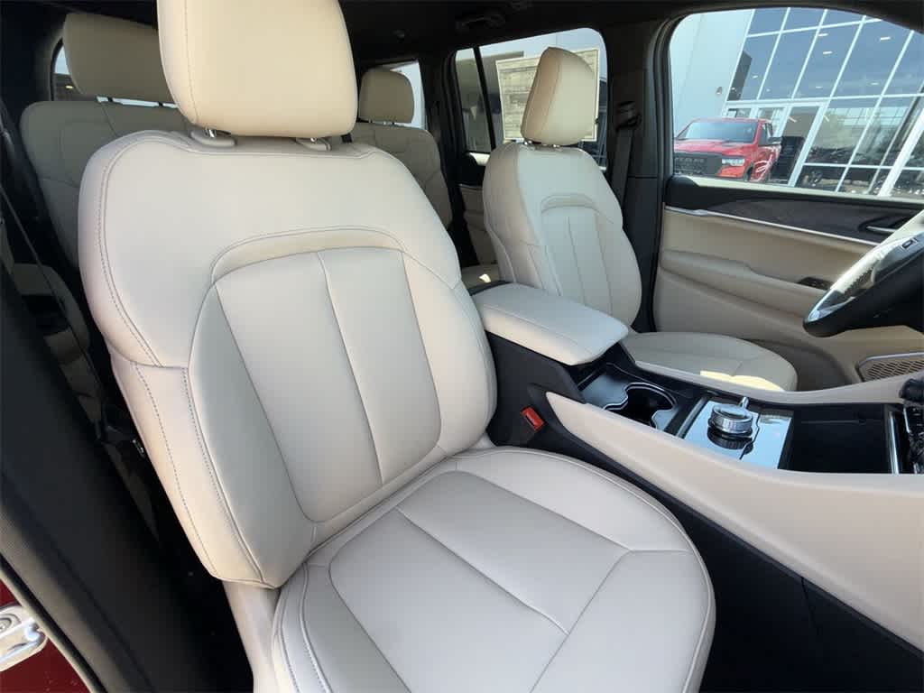 Thumbnail: 2025 Jeep Grand Cherokee - 13