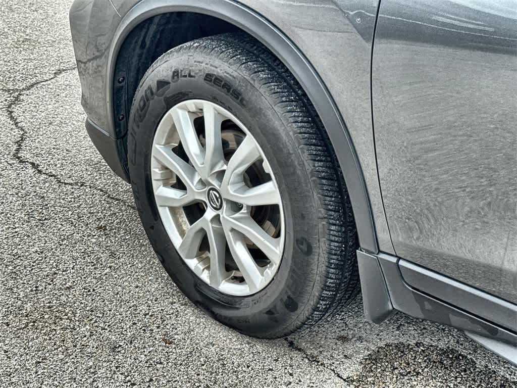 2018 Nissan Rogue SV 9