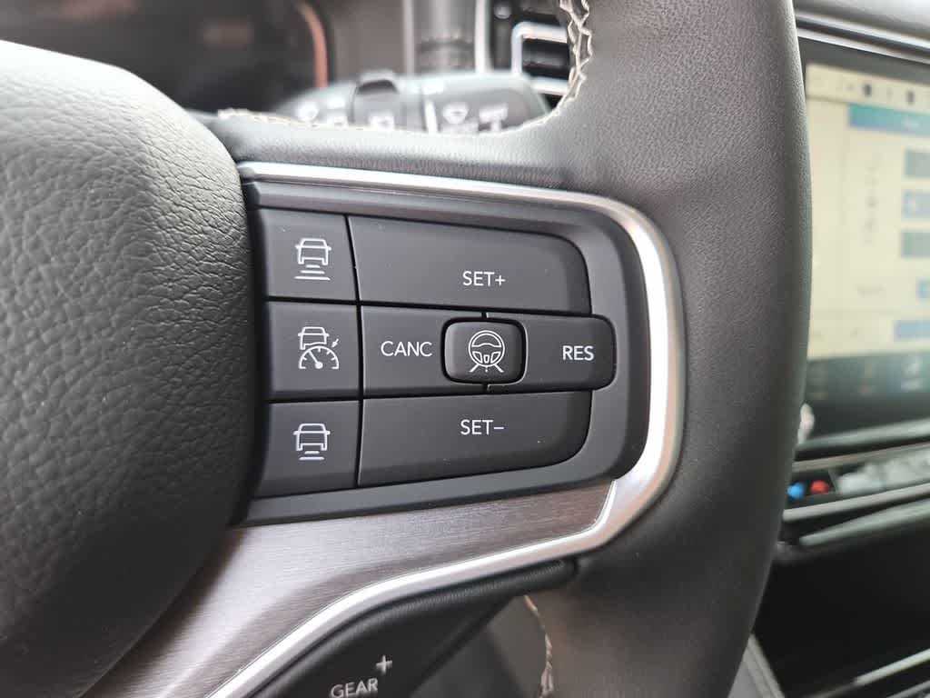 Thumbnail: 2026 Jeep Grand Wagoneer - 23