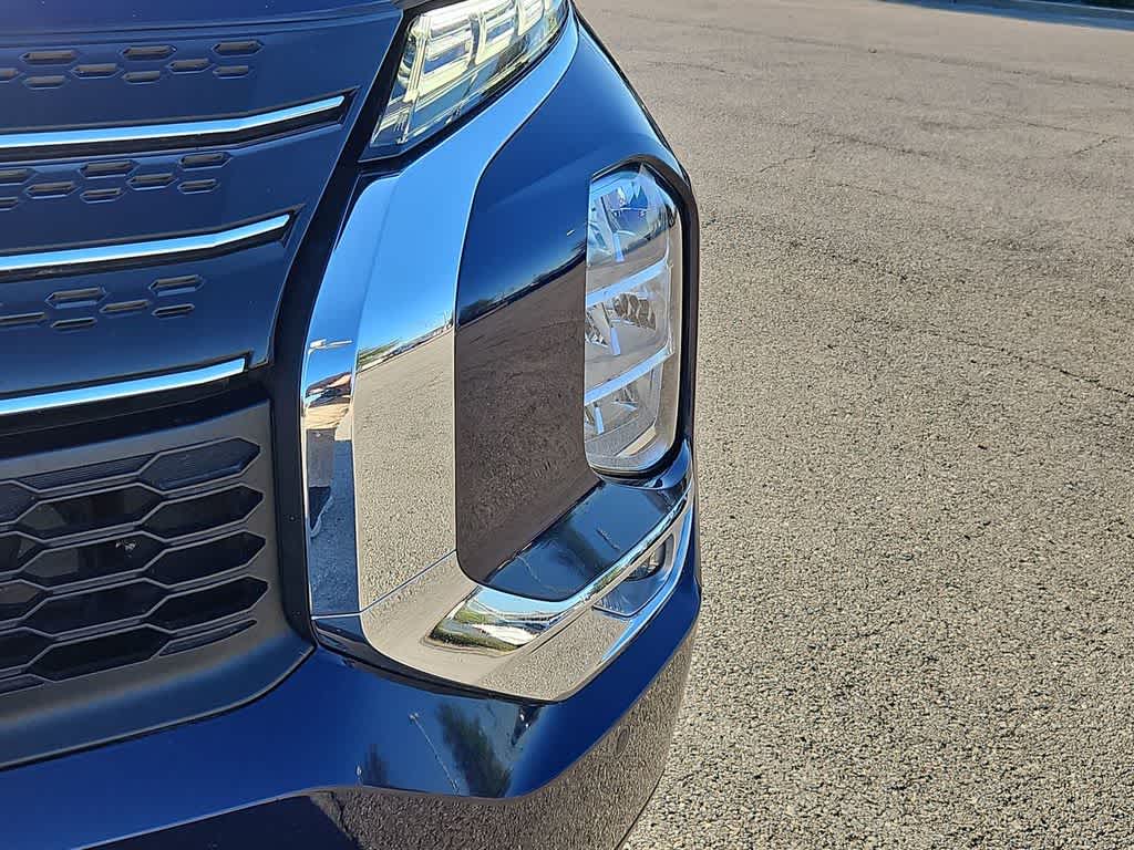 Thumbnail: 2024 Mitsubishi Outlander - 11