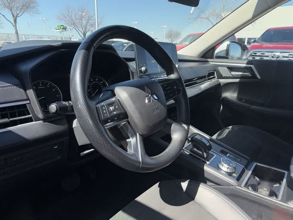 Thumbnail: 2024 Mitsubishi Outlander - 2