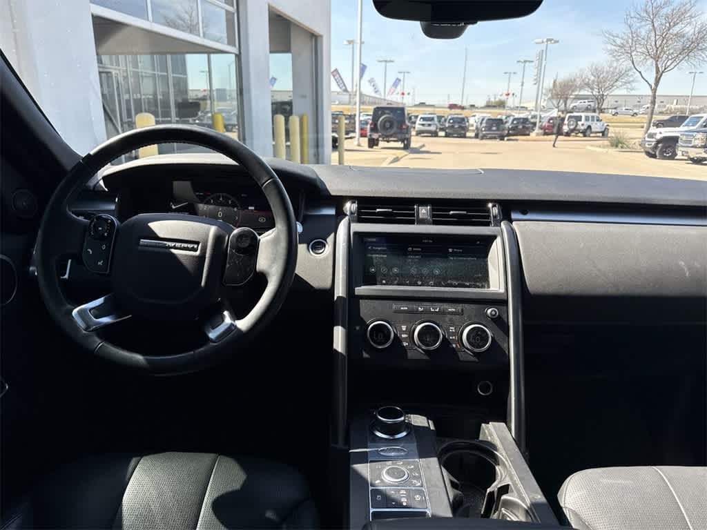 Thumbnail: 2020 Land Rover Discovery - 15