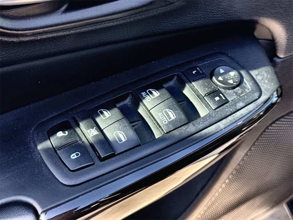 Thumbnail: 2023 Jeep Cherokee - 22