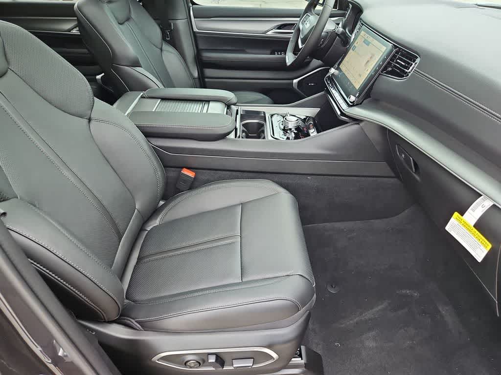 Thumbnail: 2026 Jeep Grand Wagoneer - 24