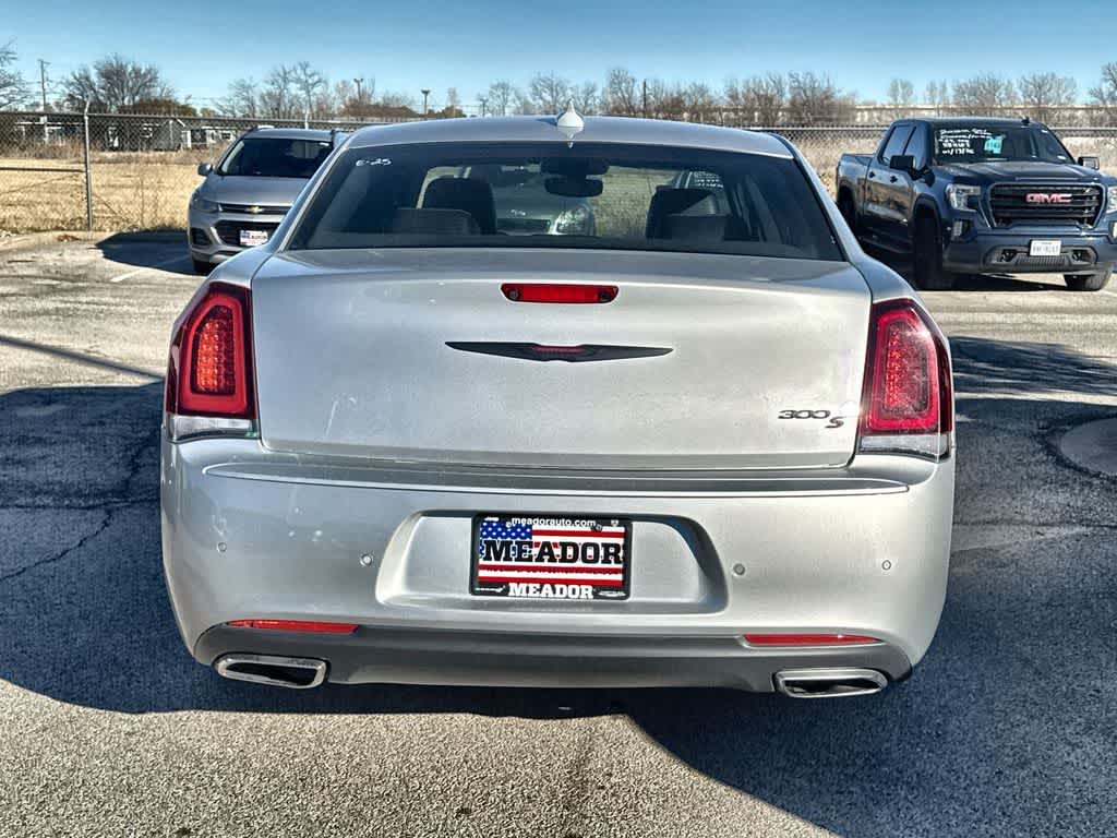 Thumbnail: 2023 Chrysler 300 - 5