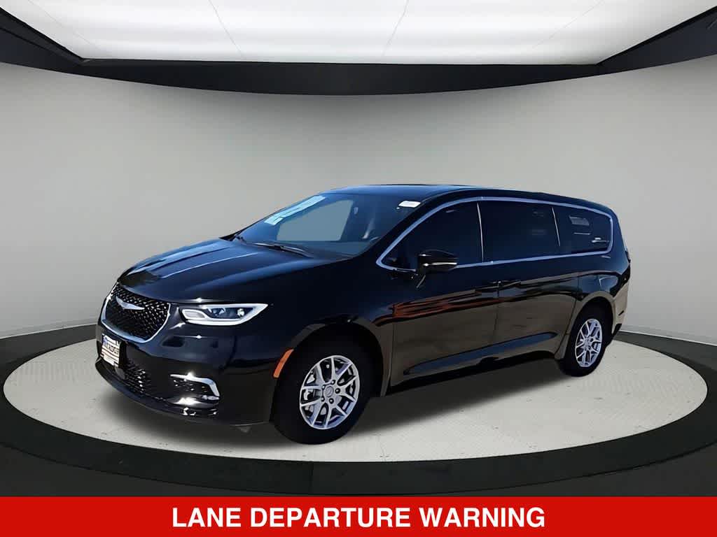 Thumbnail: 2026 Chrysler Pacifica - 4