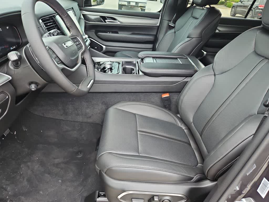 Thumbnail: 2026 Jeep Grand Wagoneer - 17