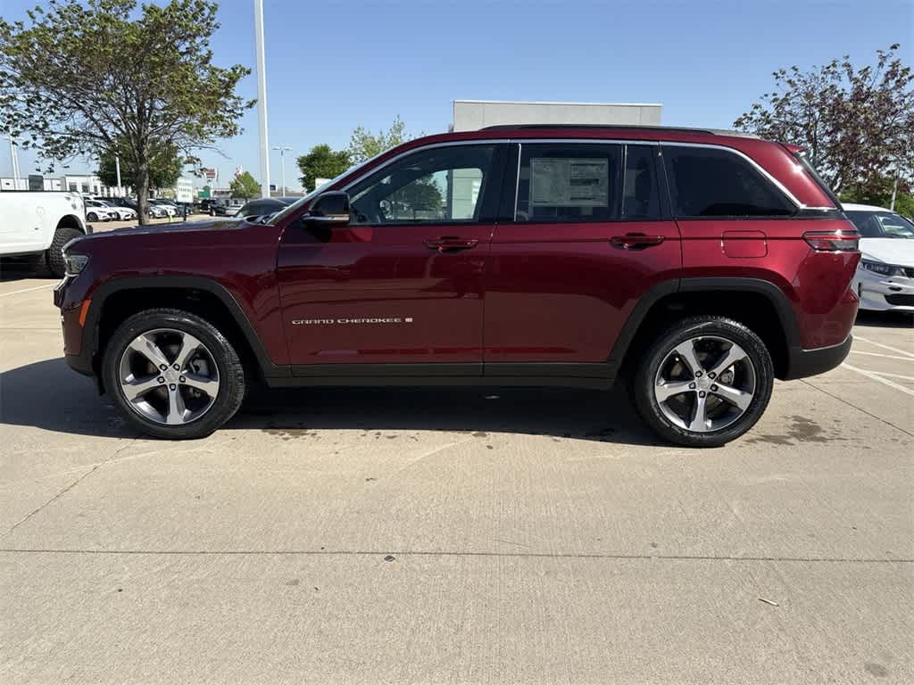 Thumbnail: 2025 Jeep Grand Cherokee - 3