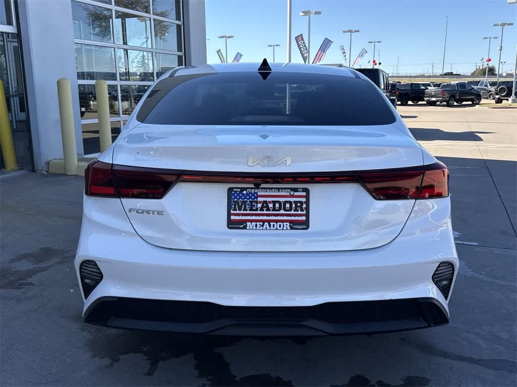 Thumbnail: 2022 Kia Forte - 5