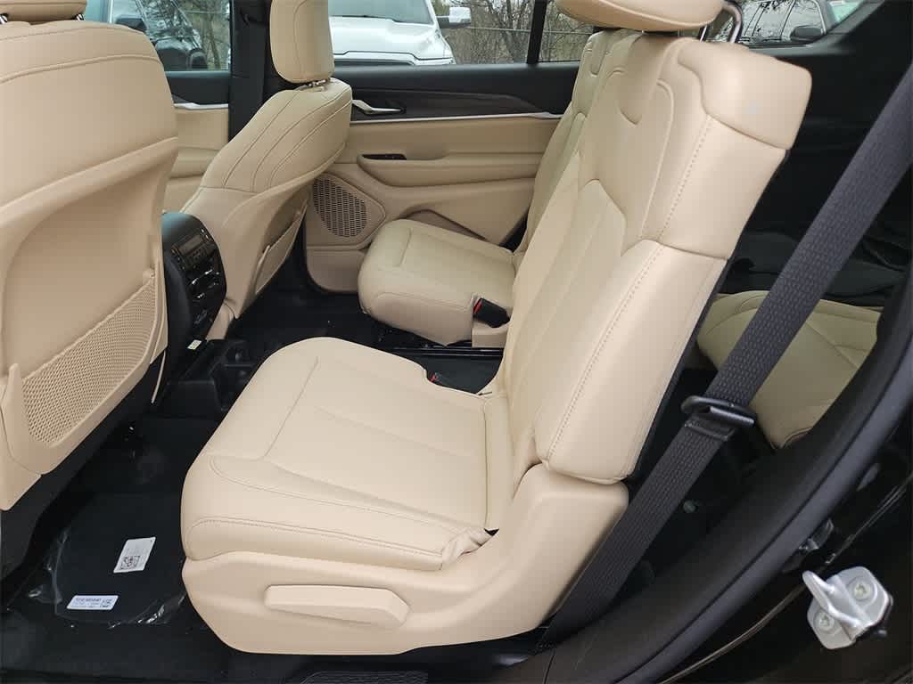 Thumbnail: 2025 Jeep Grand Cherokee L - 21