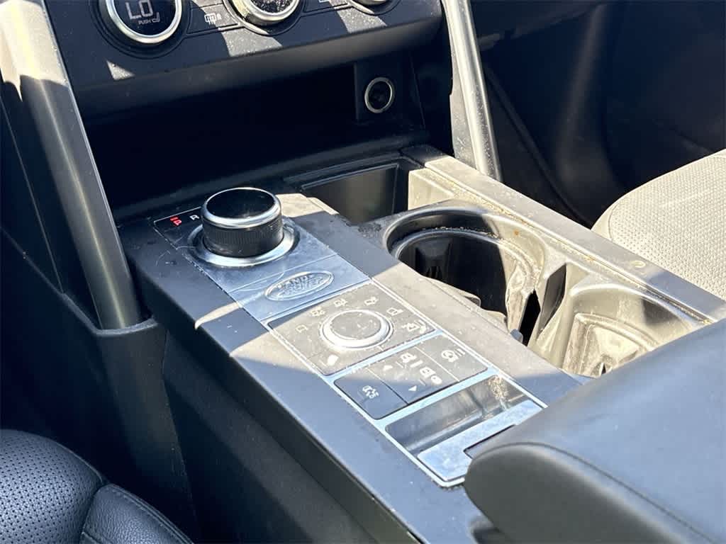 Thumbnail: 2020 Land Rover Discovery - 17