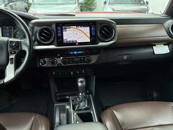 Thumbnail: 2019 Toyota Tacoma - 14