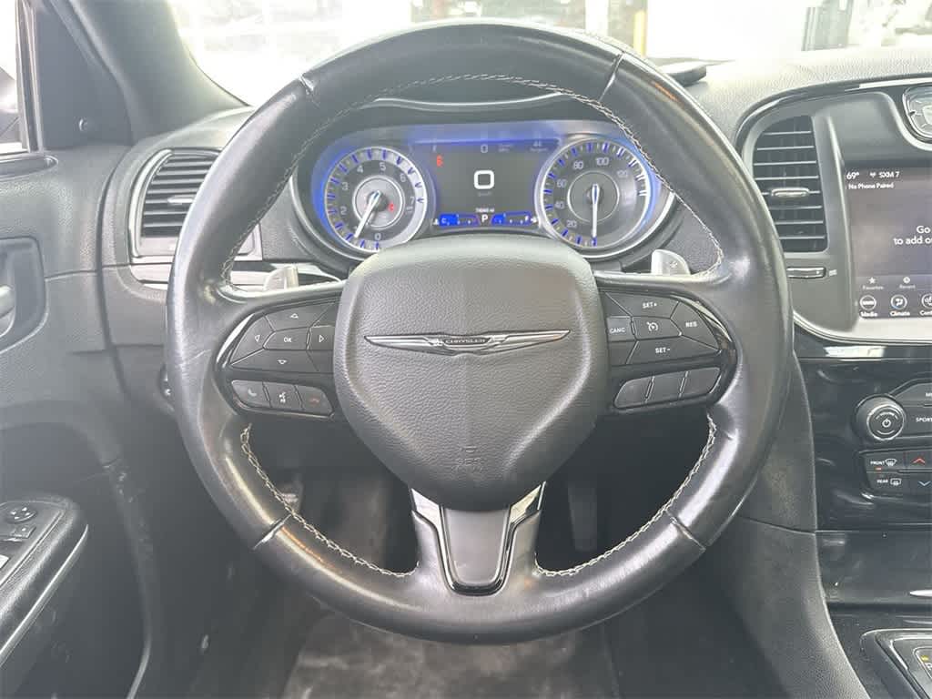 Thumbnail: 2021 Chrysler 300 - 17