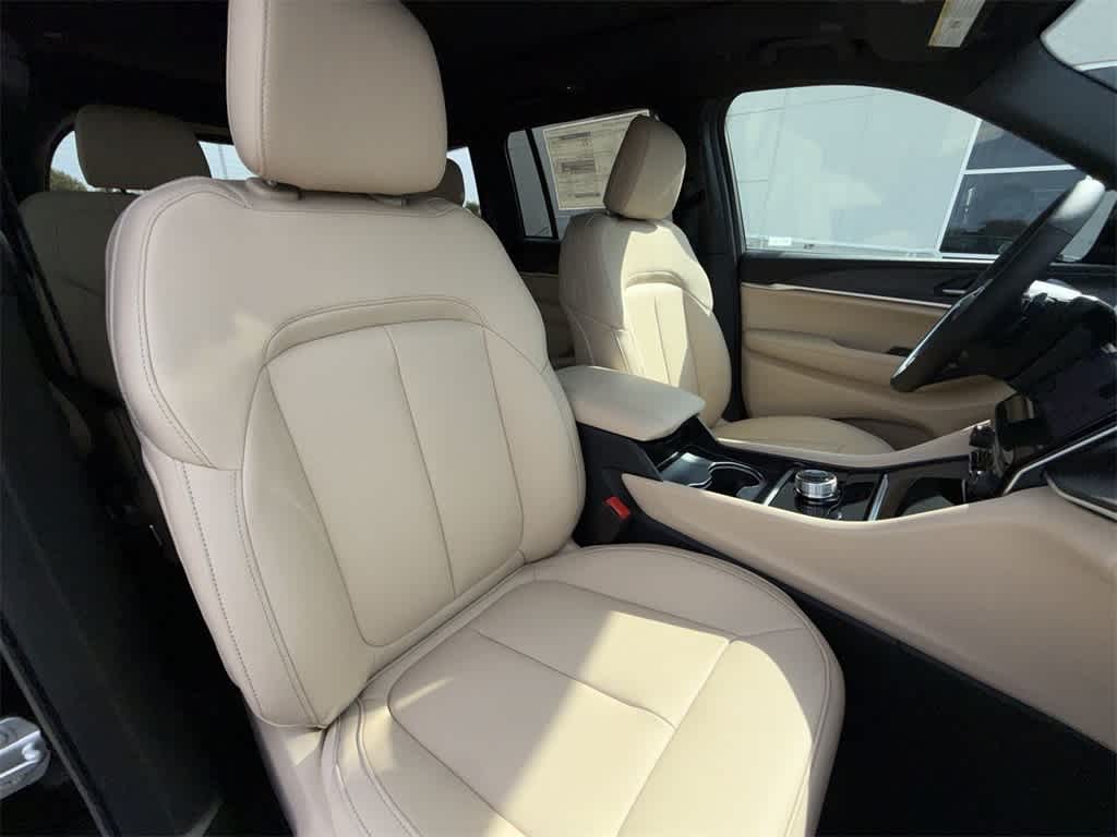 Thumbnail: 2025 Jeep Grand Cherokee - 13