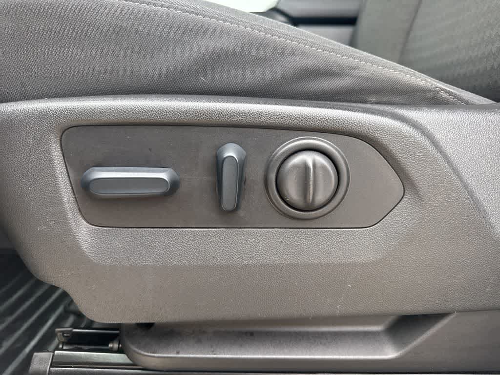 Thumbnail: 2022 Chevrolet Silverado 3500 - 23