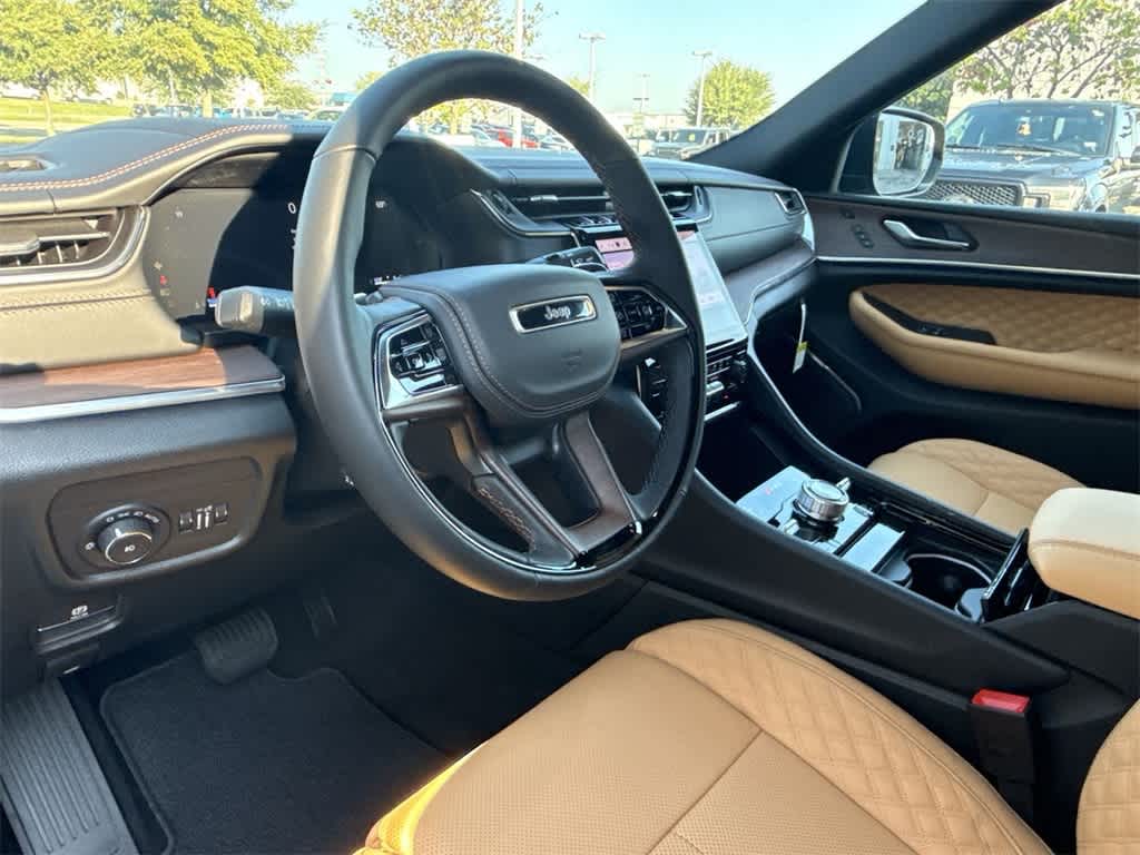 2025 Jeep Grand Cherokee L Summit photo 2