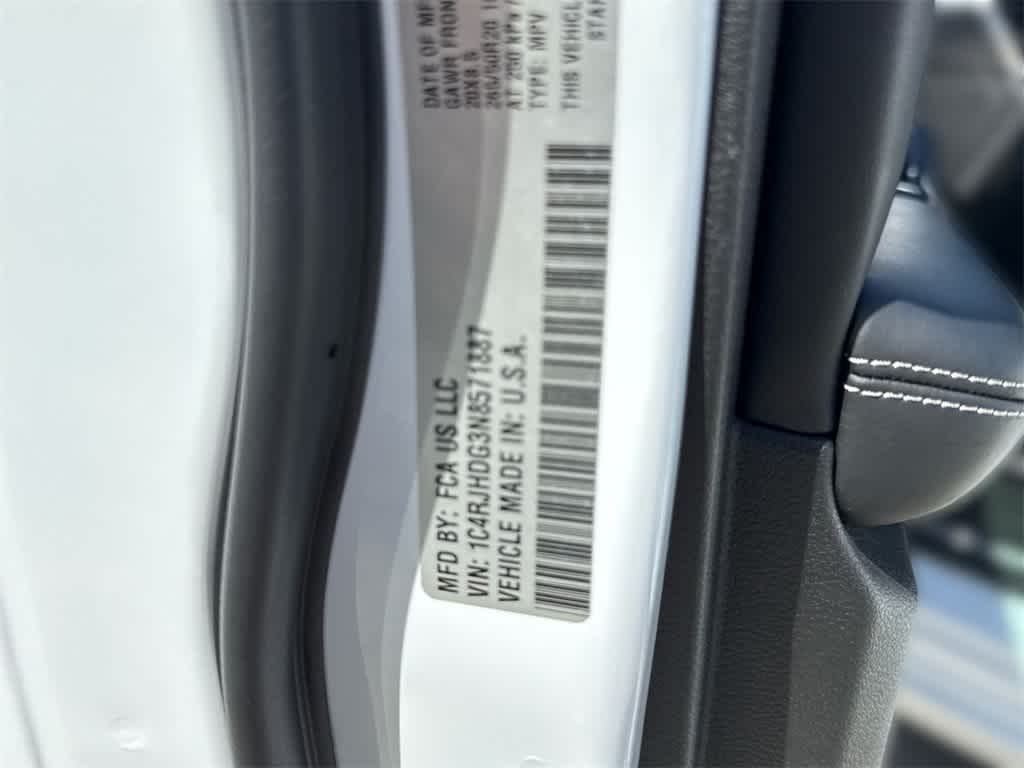 Thumbnail: 2022 Jeep Grand Cherokee - 28
