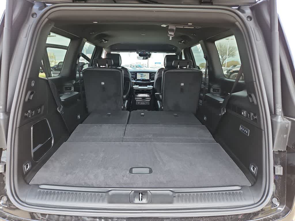 Thumbnail: 2026 Jeep Grand Wagoneer - 31