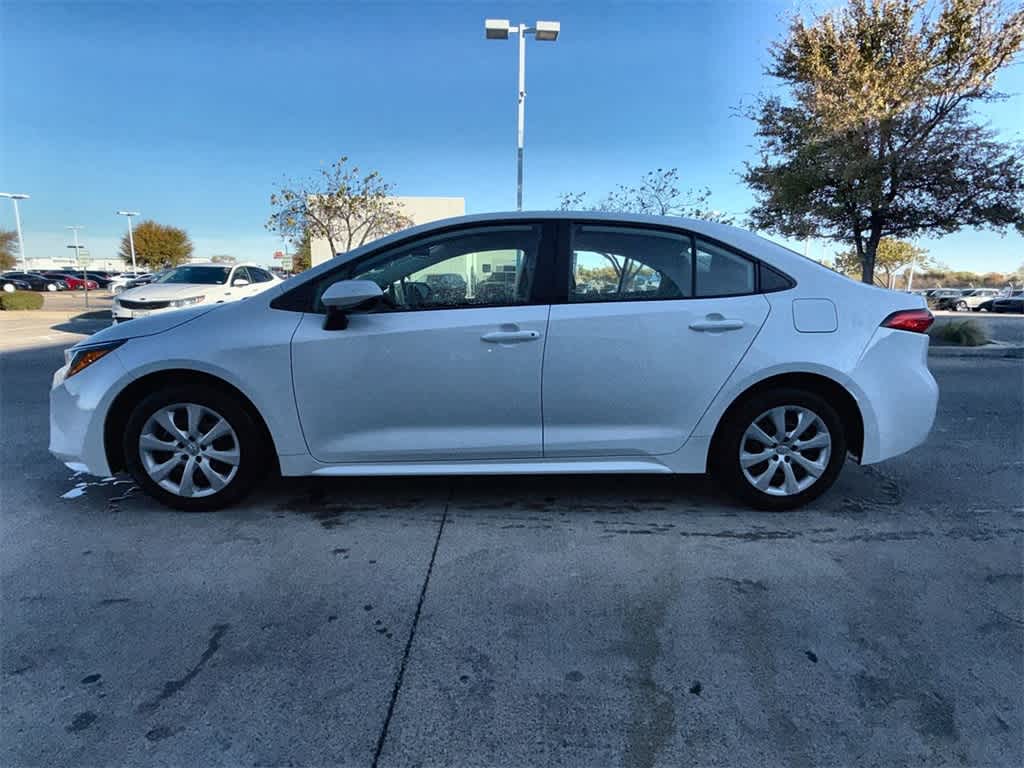 2023 Toyota Corolla LE photo 3