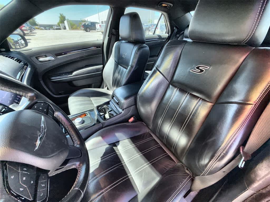Thumbnail: 2021 Chrysler 300 - 10