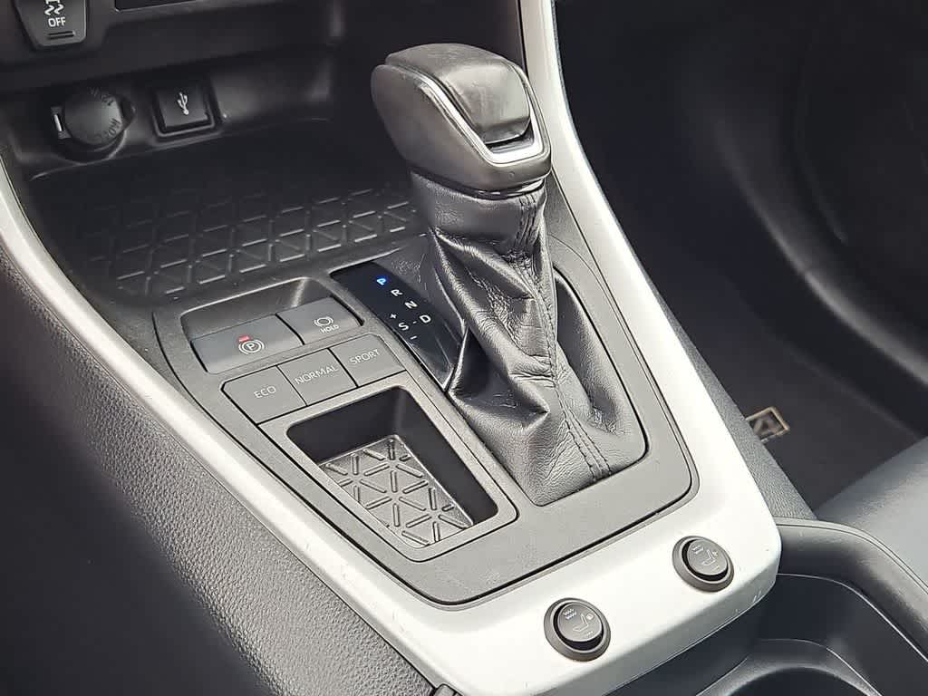 Thumbnail: 2021 Toyota RAV4 - 33
