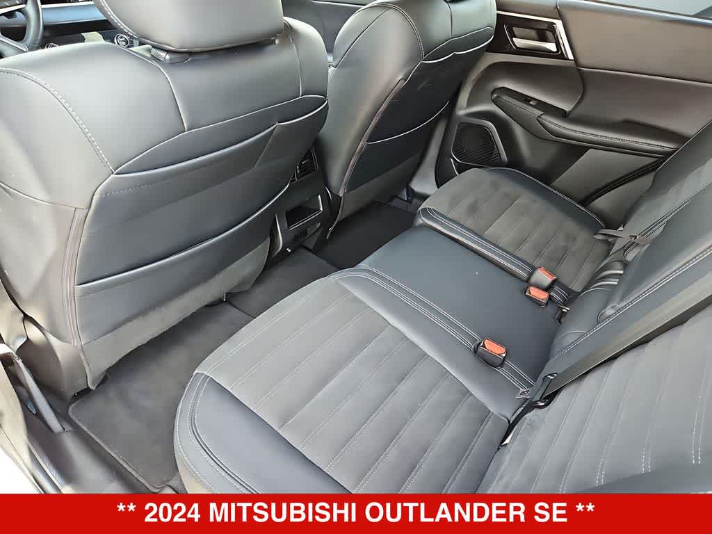 Thumbnail: 2024 Mitsubishi Outlander - 19
