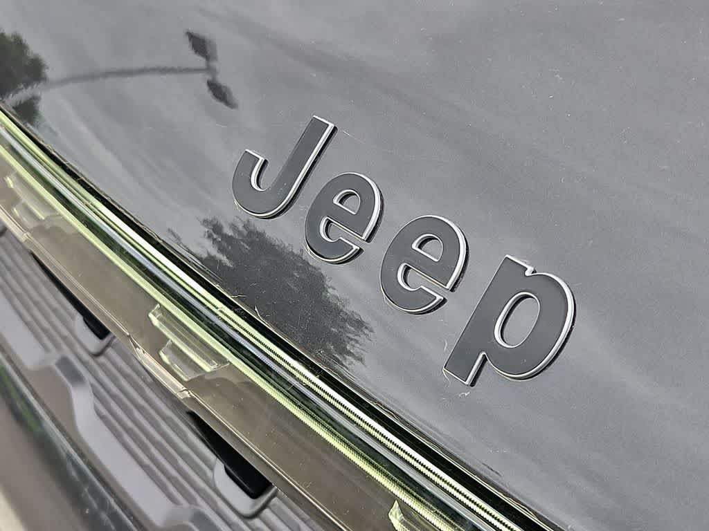 Thumbnail: 2026 Jeep Grand Wagoneer - 12