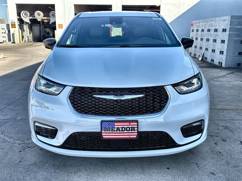 Thumbnail: 2026 Chrysler Pacifica - 6