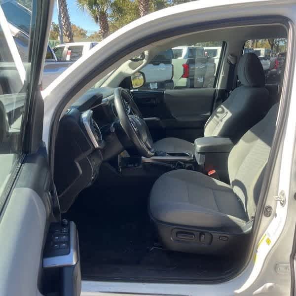 Thumbnail: 2022 Toyota Tacoma - 10