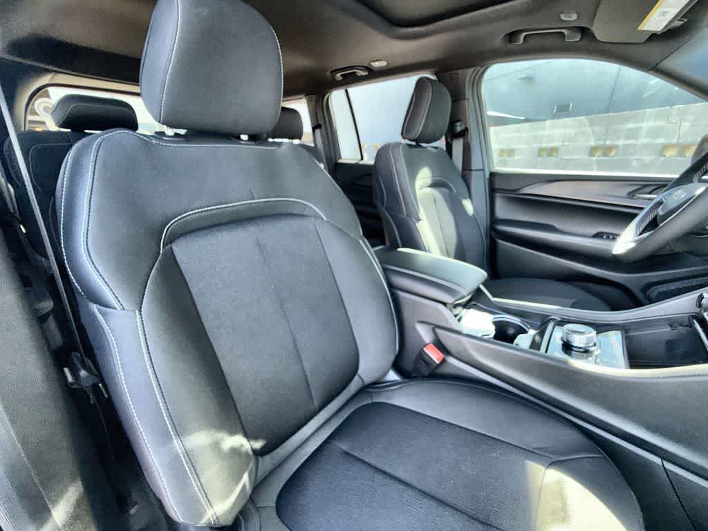 Thumbnail: 2026 Jeep Grand Cherokee - 14