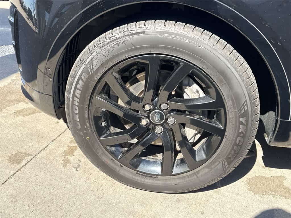 Thumbnail: 2020 Land Rover Discovery - 10