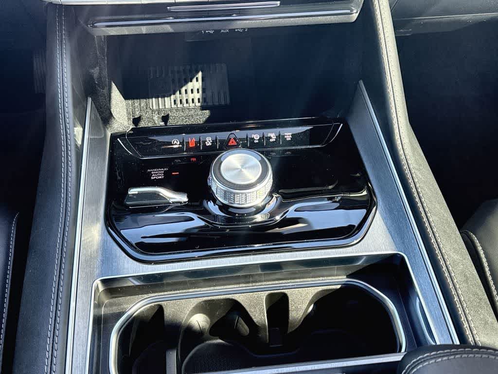 Thumbnail: 2026 Jeep Grand Wagoneer - 18