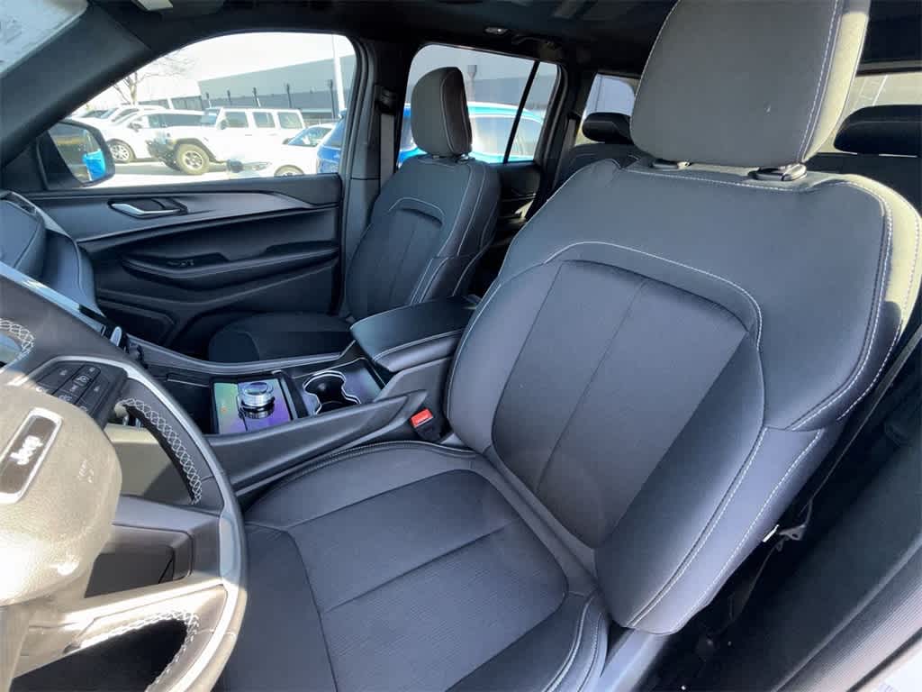 Thumbnail: 2025 Jeep Grand Cherokee - 11