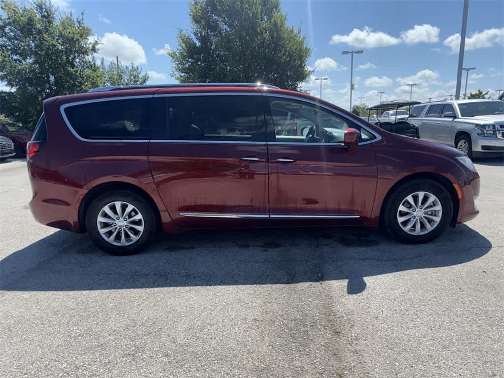 Thumbnail: 2018 Chrysler Pacifica - 7