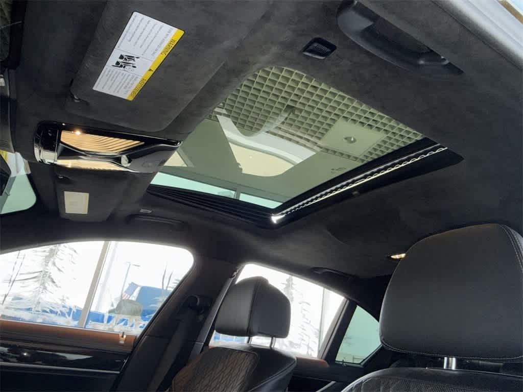 Thumbnail: 2018 BMW 7 Series - 26