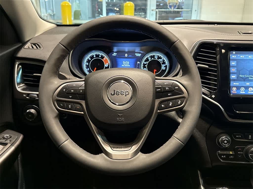 Thumbnail: 2022 Jeep Cherokee - 18