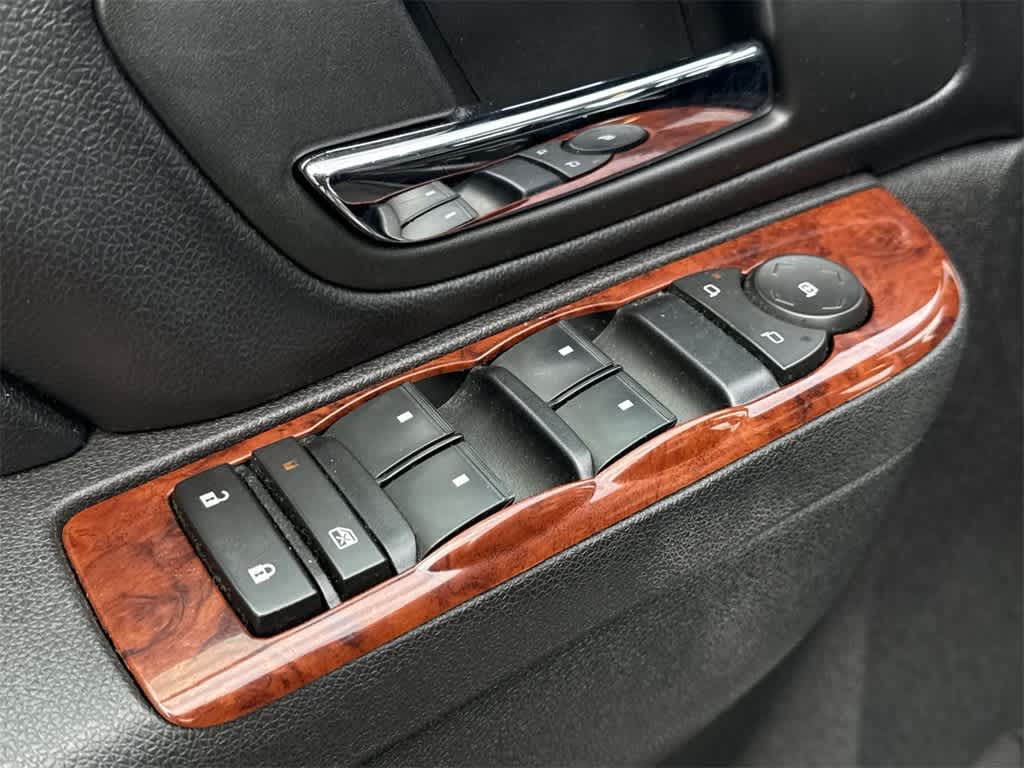 Thumbnail: 2011 Chevrolet Tahoe - 22