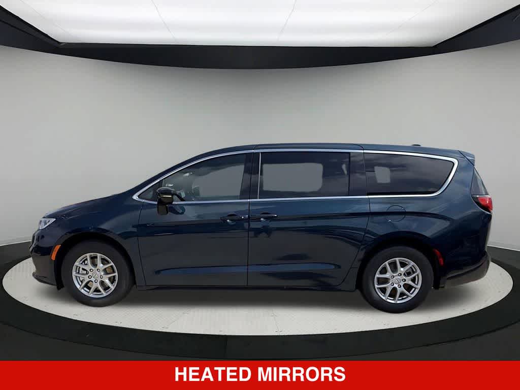 Thumbnail: 2025 Chrysler Pacifica - 3