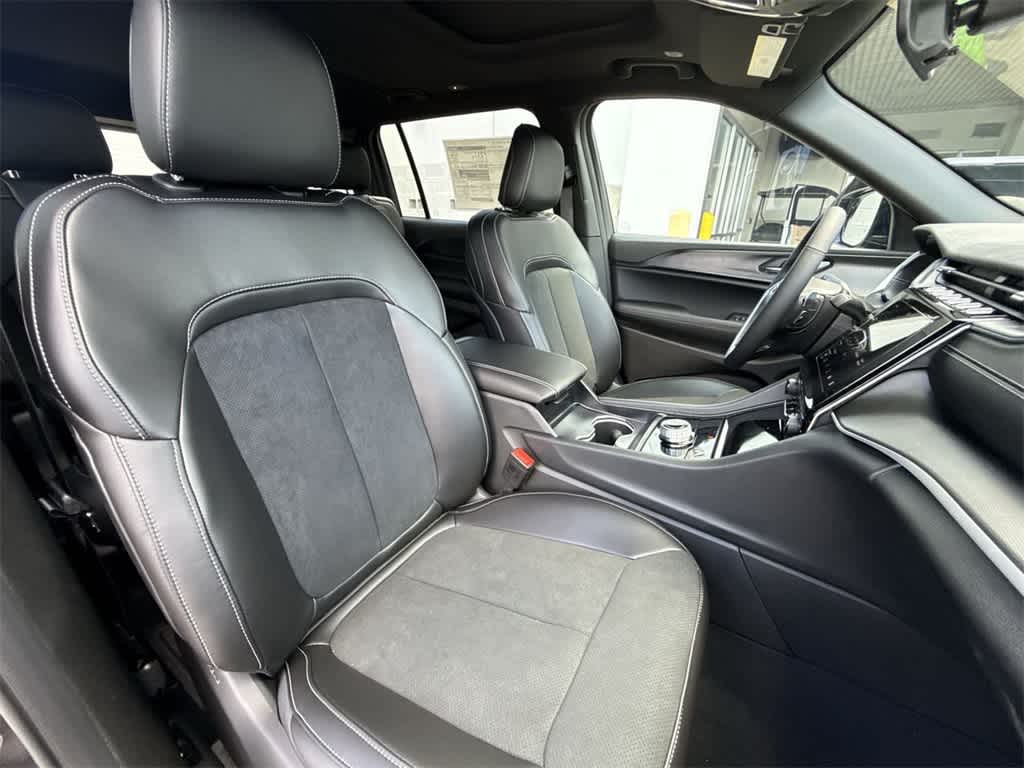 Thumbnail: 2025 Jeep Grand Cherokee L - 14