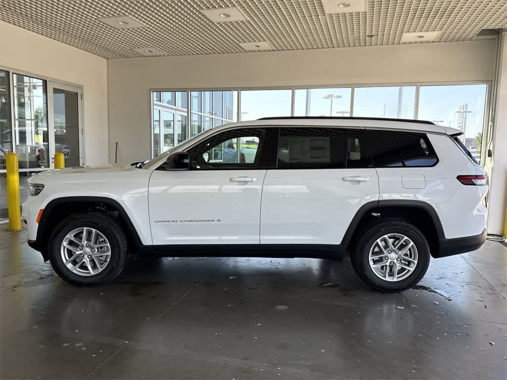 2025 Jeep Grand Cherokee Laredo X photo 2