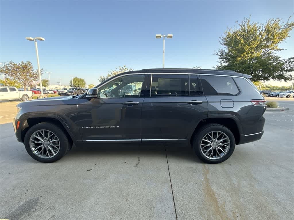 2025 Jeep Grand Cherokee L Summit photo 3