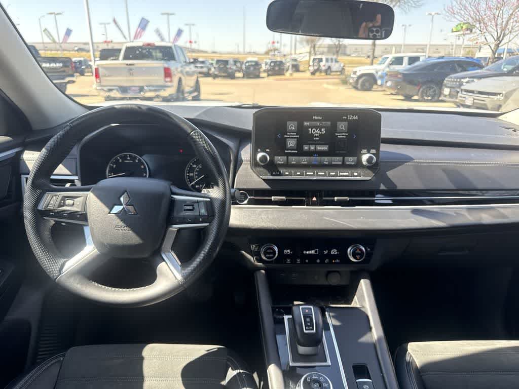 Thumbnail: 2024 Mitsubishi Outlander - 18