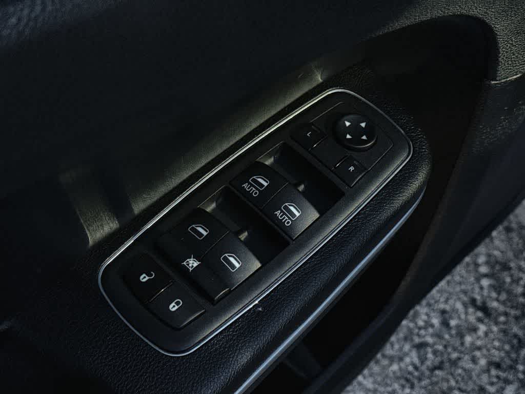 Thumbnail: 2023 Chrysler 300 - 25