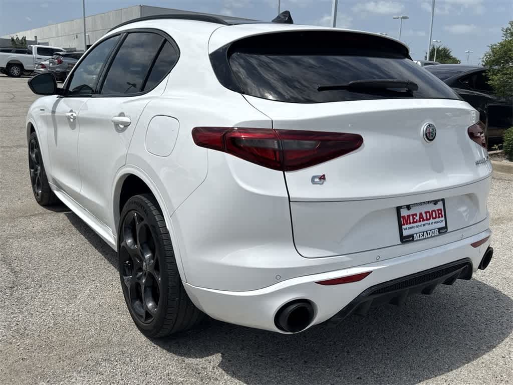 2022 Alfa Romeo Stelvio Ti photo 4
