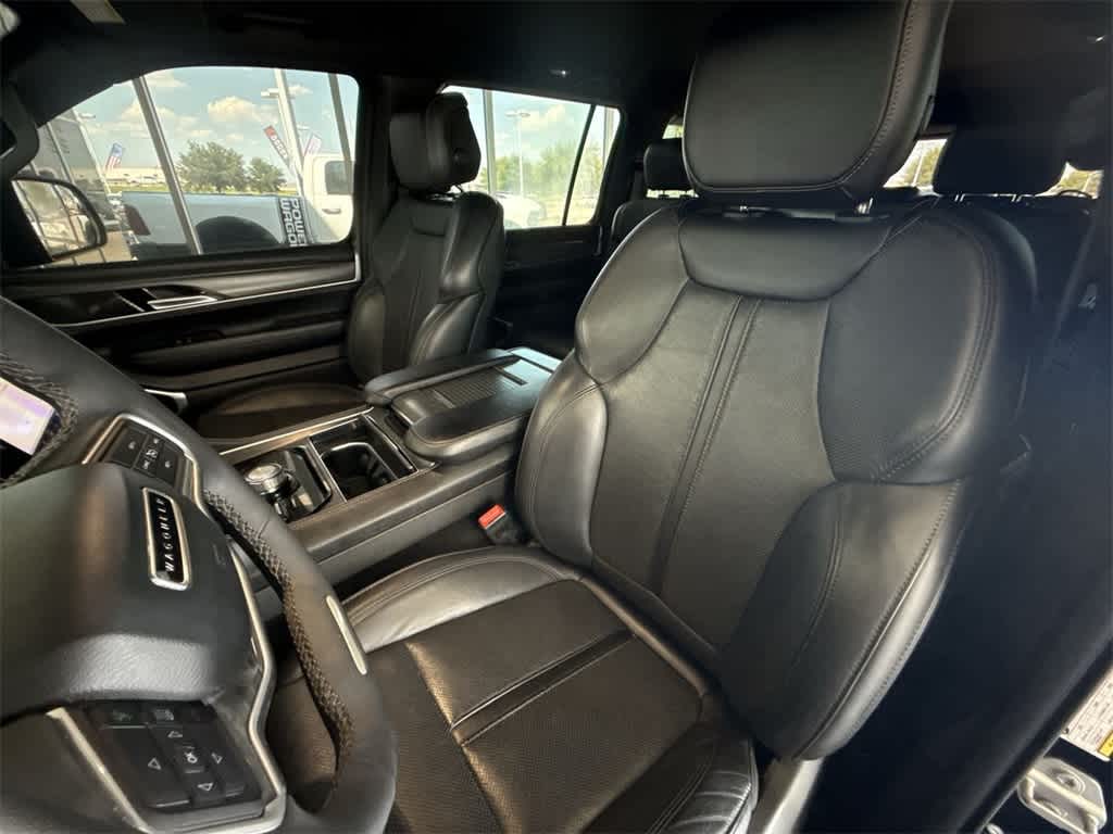 Thumbnail: 2023 Jeep Wagoneer - 9