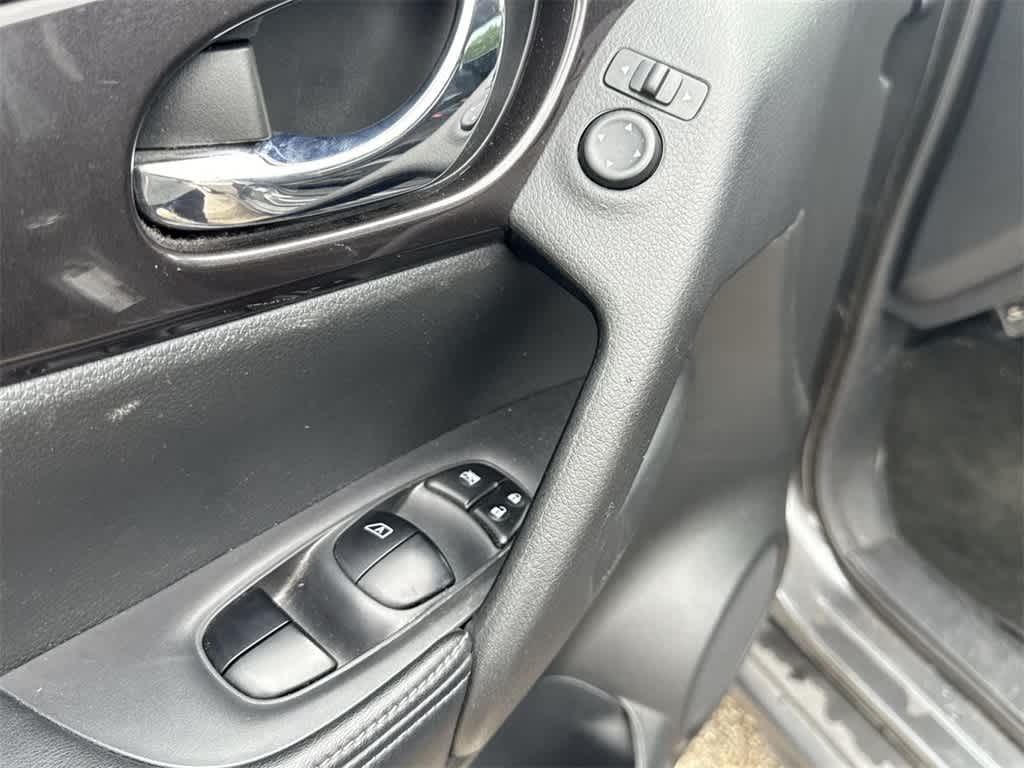 2018 Nissan Rogue SV 24
