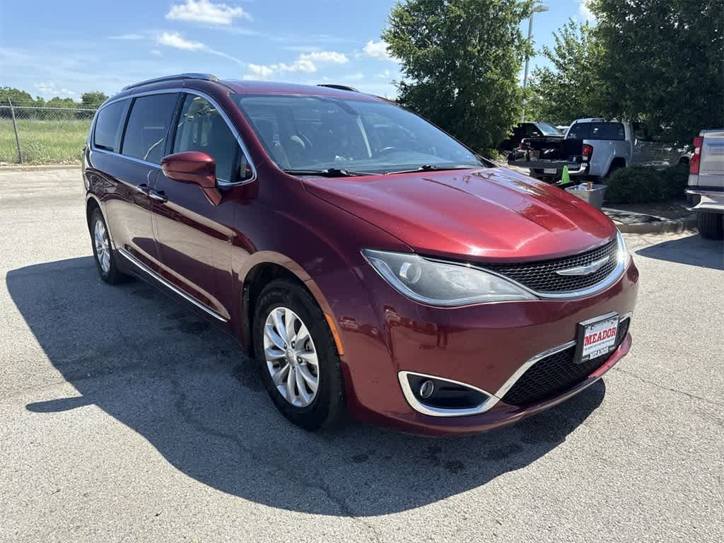 Thumbnail: 2018 Chrysler Pacifica - 8