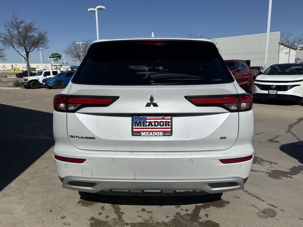 Thumbnail: 2024 Mitsubishi Outlander - 5