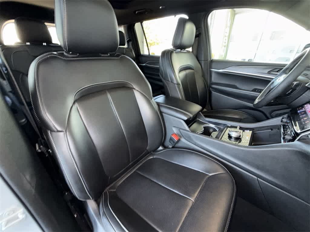 Thumbnail: 2024 Jeep Grand Cherokee L - 14