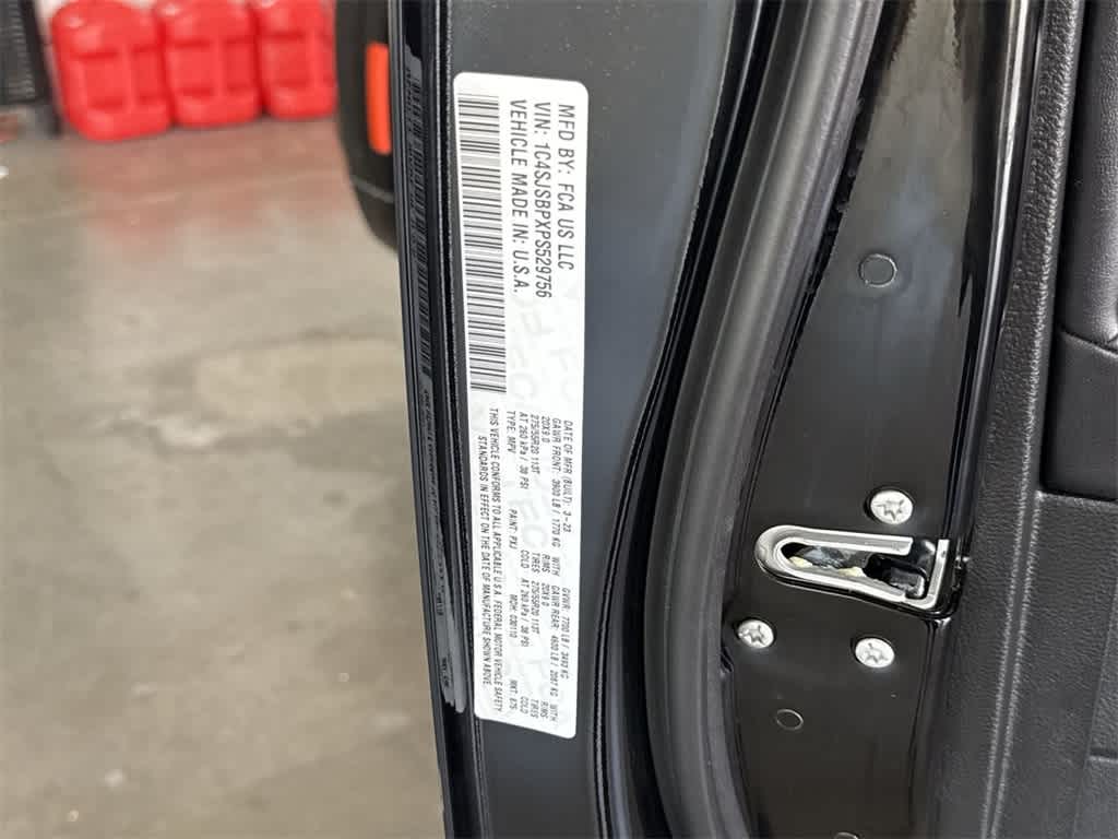 Thumbnail: 2023 Jeep Wagoneer - 26